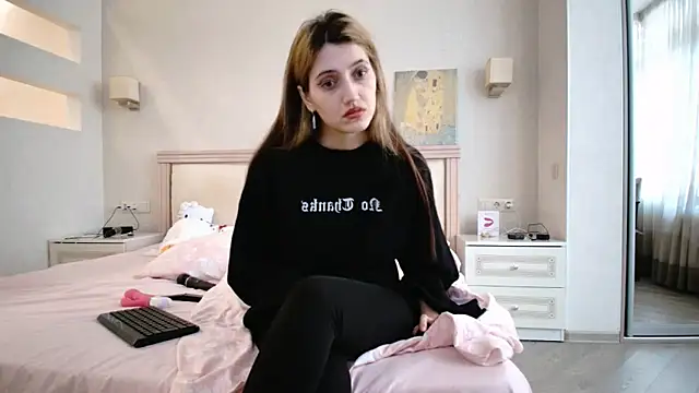 Snapshot of Iren chatting on 11.19.25 Iren online show from 11.19.25