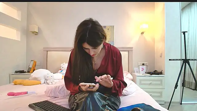 Snapshot of Iren chatting on 12.18.25 Iren online show from 12.18.25