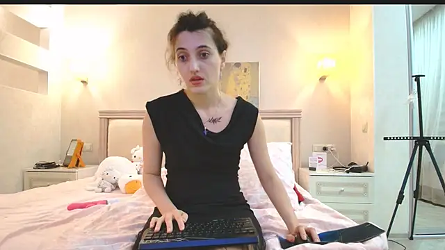 Snapshot of Iren chatting on 12.18.25 Iren online show from 12.18.25