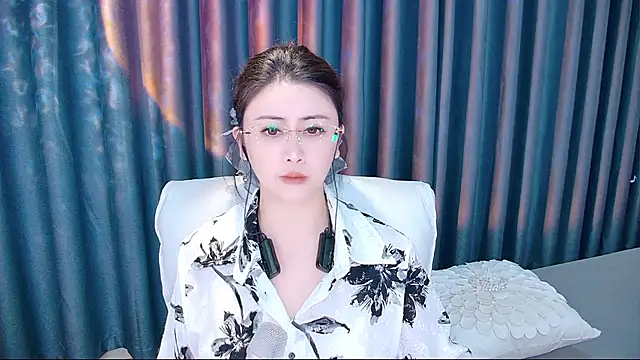 Snapshot of Daisy7_11 chatting on 11.08.25 Daisy7 11 online show from 11.08.25