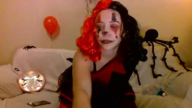 Snapshot of MissTerry69 chatting on 10.31.25 MissTerry69 online show from 10.31.25