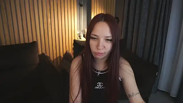 Snapshot of ElysLunar chatting on 11.27.25 ElysLunar online show from 11.27.25