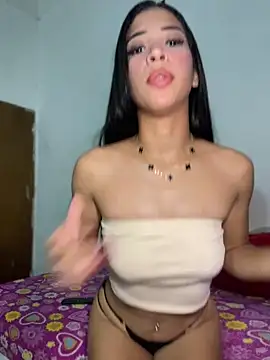 Snapshot of Nicole_cute1 chatting on 12.21.25 Nicole cute1 online show from 12.21.25