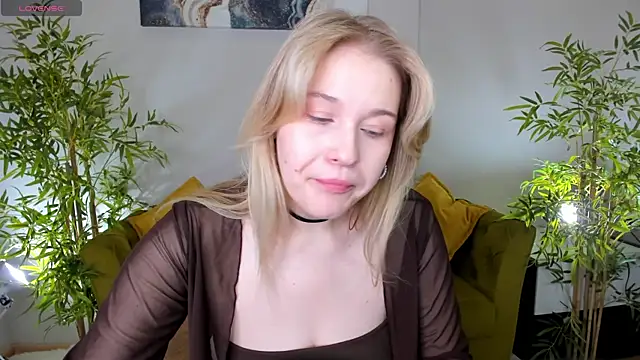 Snapshot of Colleen_Blake chatting on 05.25.26 Colleen Blake online show from 05.25.26