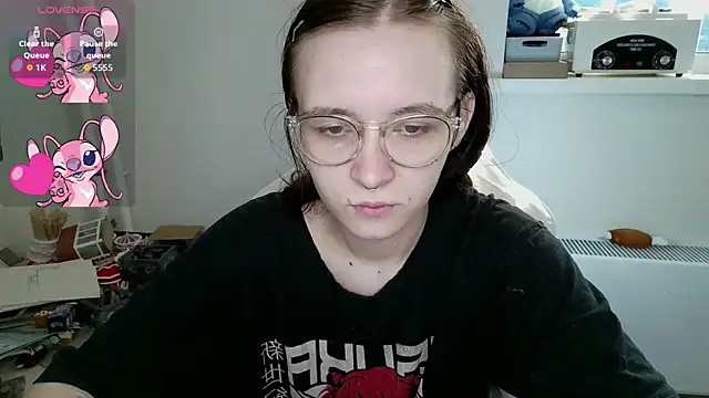Snapshot of crashtest_13 chatting on 09.17.25 crashtest 13 online show from 09.17.25