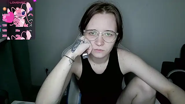 Snapshot of crashtest_13 chatting on 10.15.25 crashtest 13 online show from 10.15.25