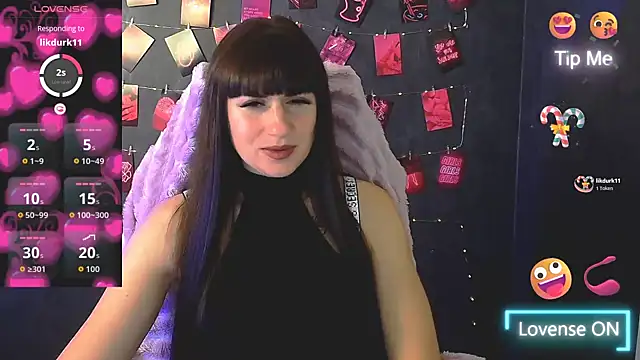 Snapshot of Violla_My chatting on 10.19.25 Violla My online show from 10.19.25