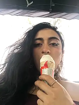 Lila Desiree online show from 02.04.26