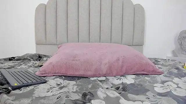 Snapshot of Nikki_Angel_ chatting on 02.12.25 Nikki Angel  online show from 02.12.25