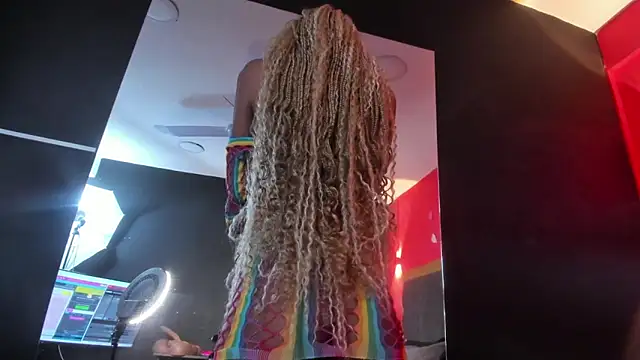 YayaHilton online show from 04.21.26