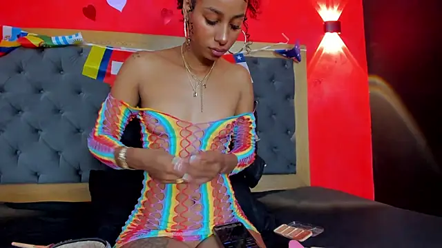 Snapshot of YayaHilton chatting on 06.27.26 YayaHilton online show from 06.27.26