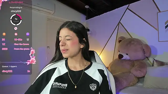 Snapshot of coraltaylor chatting on 12.07.24 coraltaylor online show from 12.07.24