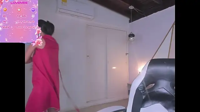 Snapshot of coraltaylor chatting on 12.12.24 coraltaylor online show from 12.12.24