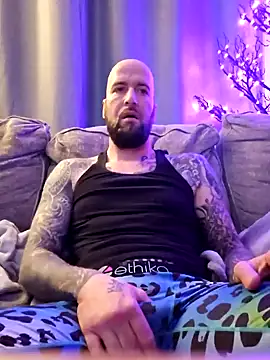 Snapshot of Beardedtattood chatting on 01.08.25 Beardedtattood online show from 01.08.25