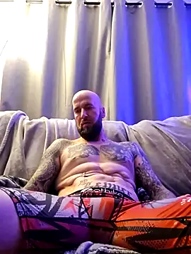 Snapshot of Beardedtattood chatting on 01.11.25 Beardedtattood online show from 01.11.25