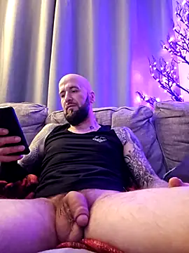 Snapshot of Beardedtattood chatting on 01.12.25 Beardedtattood online show from 01.12.25