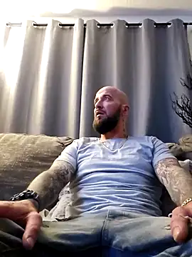 Snapshot of Beardedtattood chatting on 01.16.25 Beardedtattood online show from 01.16.25