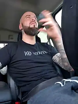 Snapshot of Beardedtattood chatting on 01.21.25 Beardedtattood online show from 01.21.25