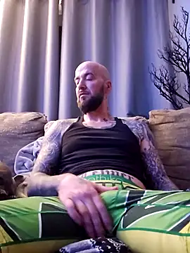 Snapshot of Beardedtattood chatting on 01.22.25 Beardedtattood online show from 01.22.25