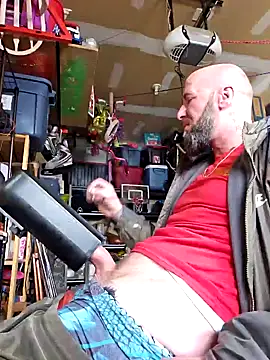 Snapshot of Beardedtattood chatting on 02.24.25 Beardedtattood online show from 02.24.25