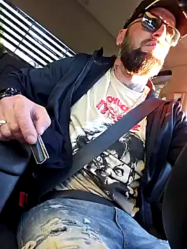 Snapshot of Beardedtattood chatting on 09.29.25 Beardedtattood online show from 09.29.25
