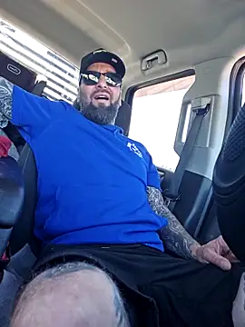 Snapshot of Beardedtattood chatting on 10.05.25 Beardedtattood online show from 10.05.25