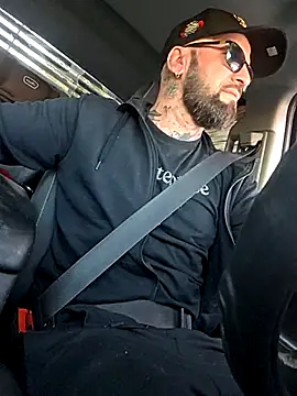 Snapshot of Beardedtattood chatting on 10.08.25 Beardedtattood online show from 10.08.25