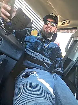 Snapshot of Beardedtattood chatting on 10.14.25 Beardedtattood online show from 10.14.25