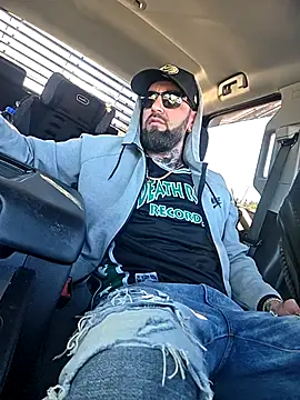 Snapshot of Beardedtattood chatting on 10.16.25 Beardedtattood online show from 10.16.25