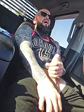 Snapshot of Beardedtattood chatting on 06.29.26 Beardedtattood online show from 06.29.26