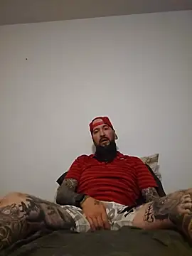Snapshot of Beardedtattood chatting on 06.30.26 Beardedtattood online show from 06.30.26