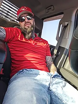 Snapshot of Beardedtattood chatting on 07.01.26 Beardedtattood online show from 07.01.26