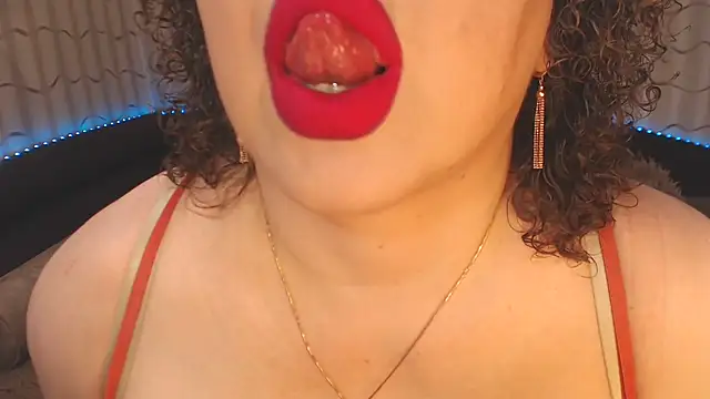 Snapshot of BustyKatty chatting on 03.12.25 BustyKatty online show from 03.12.25