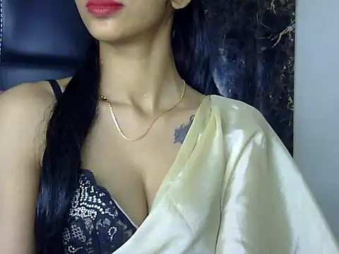 MAAYRA 09 online show from 02.16.25