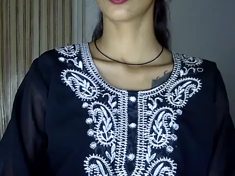 MAAYRA 09 online show from 09.20.25