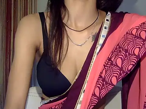 MAAYRA 09 online show from 10.30.25