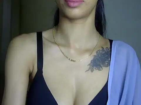 MAAYRA 09 online show from 05.05.26