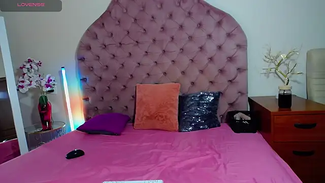 Snapshot of Erikka__ chatting on 04.11.26 Erikka online show from 04.11.26