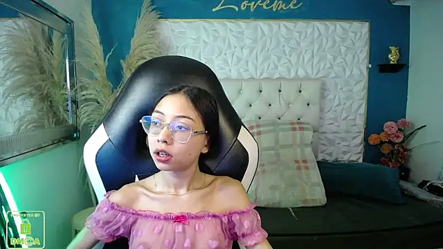 Snapshot of NathaliaSweet_11 chatting on 12.22.25 NathaliaSweet 11 online show from 12.22.25