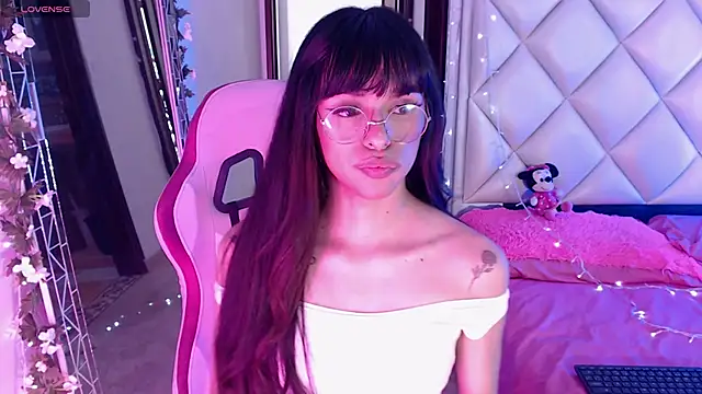 Snapshot of DannaDooll99 chatting on 03.15.25 DannaDooll99 online show from 03.15.25