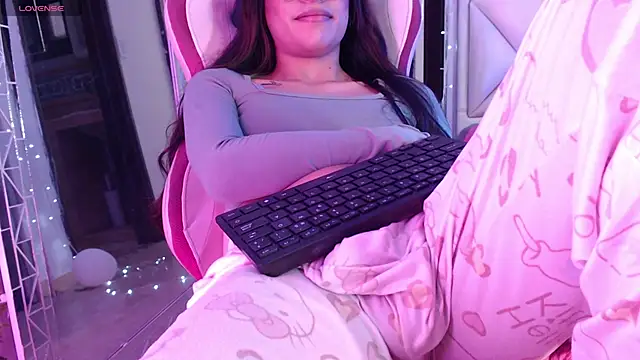 Snapshot of DannaDooll99 chatting on 03.21.25 DannaDooll99 online show from 03.21.25