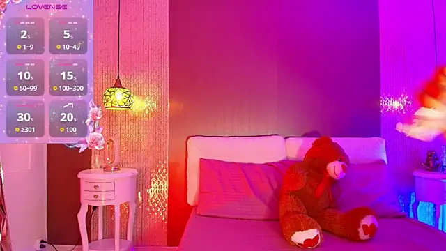 Snapshot of DannaDooll99 chatting on 09.17.25 DannaDooll99 online show from 09.17.25