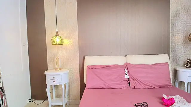 Snapshot of DannaDooll99 chatting on 11.23.25 DannaDooll99 online show from 11.23.25