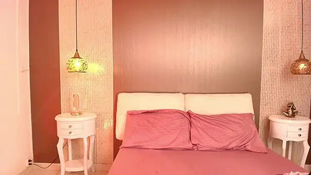 Snapshot of DannaDooll99 chatting on 12.04.25 DannaDooll99 online show from 12.04.25