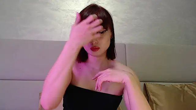 Snapshot of MiaRie chatting on 11.16.25 MiaRie online show from 11.16.25