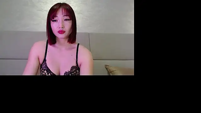 Snapshot of MiaRie chatting on 11.23.25 MiaRie online show from 11.23.25