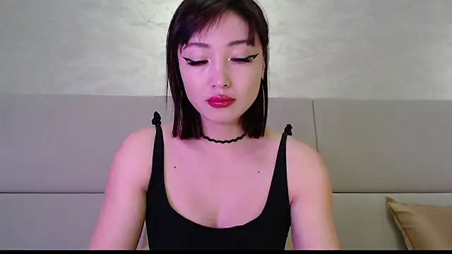 Snapshot of MiaRie chatting on 11.28.25 MiaRie online show from 11.28.25