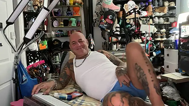 Snapshot of joeytatts66 chatting on 07.16.26 joeytatts66 online show from 07.16.26