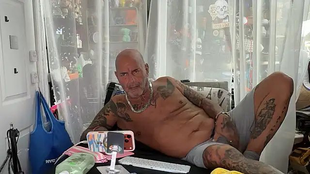 Snapshot of joeytatts66 chatting on 07.31.26 joeytatts66 online show from 07.31.26