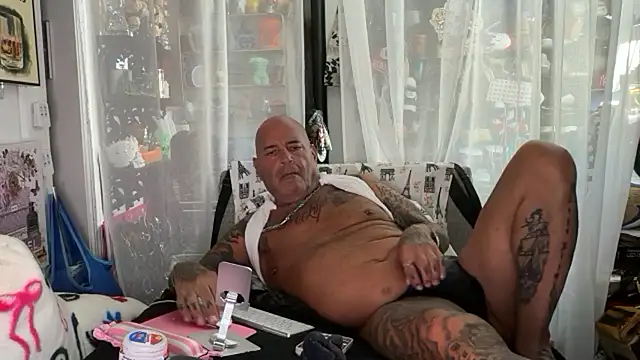 Snapshot of joeytatts66 chatting on 08.05.26 joeytatts66 online show from 08.05.26